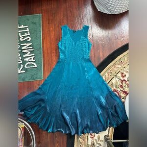 Beautiful Teal Komarov Midi Dress